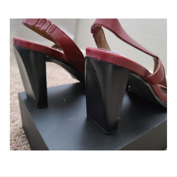 Maroon leather heels, open toe. - Picture 2 of 3